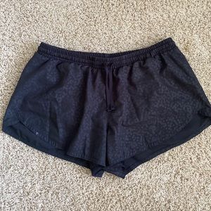 Old Navy Active Go Dry Black Subtle Leopard S